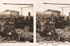 Մրգավաճառները Երևանի բազարում (1900)