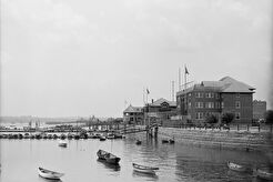 Yacht anchorage and club houses (1900)