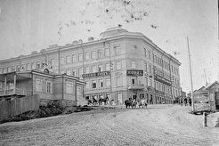 Алеутская улица, угол 1-й Морской, дом Скидельского (1904)