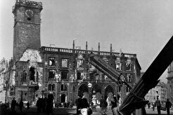 Staroměstská radnice po požáru (1945)