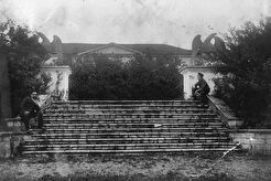 Старинная парковая лестница в усадьбе Горенки (1895)