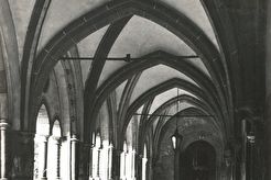 Domna baznica (1943)