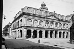 Colonial city hall at corner of Chartres & St. Peter Streets, at the time housing Louisiana Supreme Court (1899)