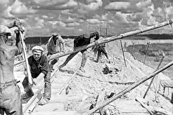 Строительство Комсомольского моста, укладка пути на насыпи правого берега (1930)