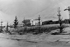 У площади Ленина (1960)