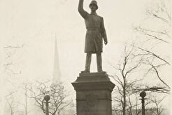 Union Park. Haymarket Riot memorial (1900)
