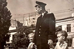Малі пішоходи на Хрещатику (1950)