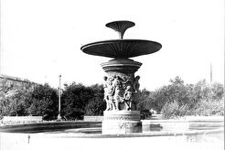 Фонтан в сквере на площади Революции (1960)