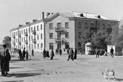 Улица Ленина дом № 1, первый жилой дом с удобствами (1950)