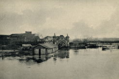 У Крымского моста (1908)