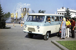 ВДНХ СССР. Советский автобус УАЗ-452В (1970)