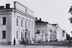 Venäläinen sotilassaraala Unioninkadun Pyhän Kolminaisuuden kirkkoa (1860)