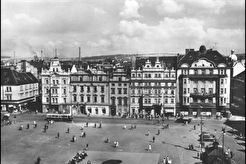 Pohled na část náměstí. (1960)
