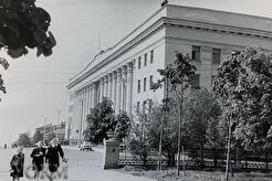 Административное здание на площади Ленина (1960)