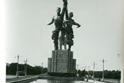 Скульптура "Рабочий и колхозница" (1960)