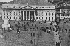 O primeiro monumento a D. Pedro IV erigido na Praça do Rossio (1860)