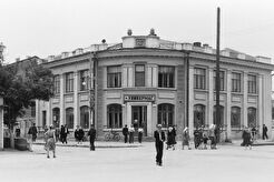 Универмаг на пересечении улиц Ленина и Ворошилова (1960)