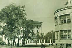 Улица Энгельса около Главпочтамта (1960)