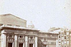 De achterzijde van de Beurs van Zocher op Dam 1 (1859)