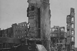 Танк Т-34 6-й танковой бригады, подбитый на улице Гоголя в центре Сталинграда (1942)