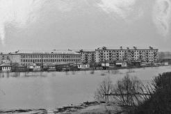 Вид на ул. Островского во время весеннего разлива паводковых вод (1960)