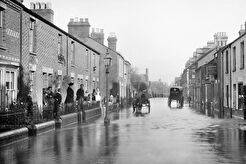 The flooded Lake Street in New Hinksey (1890)