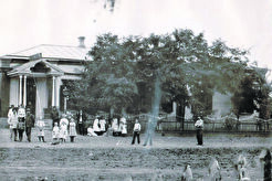 На главной улице поселка Торговый (1924)