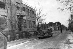 На улице Ленина после освобождения от немецкой оккупации (1943)