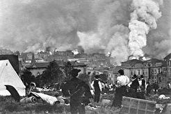Refugees viewing fire toward southeast from Lafayette Square (1906)
