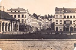 Vue de face du balcon avant l'entière construction de la place (1854)