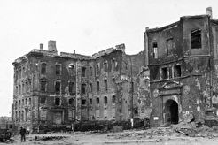 Восточная сторона Королевского замка после штурма Кёнигсберга (1945)