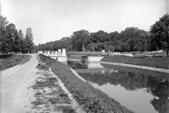 Djurgårdsbrunnsbron mot väster (1884)