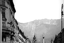 Innsbruck. Maria-Theresien-Straße von der Ecke Anichstraße (1905)