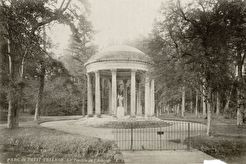 Versailles, Parc du Petit Trianon. Le Temple de l'Amour (1880)