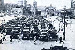 Taxen am Stettiner Bahnhof / Такси на Штеттинском вокзале (1920)