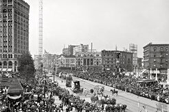 Campus Martius. The Majestic Building, one of the city's celebrated "moonlight towers" (1901)