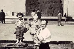 Скульптура Мальчика и Гуся в Парке им. С.М.Кирова (1960)