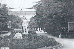 Вход в парк (1957)