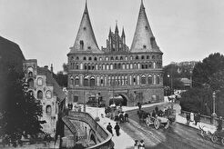 Holstein-Tor in Lübeck, Lubecca (1880)