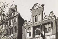 Nieuwezijds Voorburgwal, op de hoek van het Keizerrijk (1940)