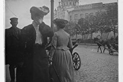 Модницы. Из Лубянского в Александровский пассаж (1900)