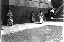 Нищие у Исаакиевского собора (1900)