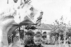 В детском парке (1960)