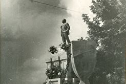 Памятник Ленину в Ленинском сквере. (1943)