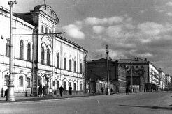 Октябрьская площадь. Бывшая гостиница "Северные номера" (1960)