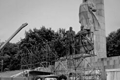 Демонтаж памятника Октябрьской революции (1991)