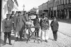Торговцы возле Смоленского рынка (1903)