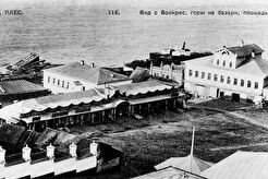 Вид с Воскресенской горы на Базарную площадь (1900)