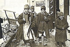 Смоленский рынок. Деревенские плотники, пришедшие на заработки (1920)