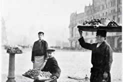 Театральный проезд.Уличная торговля (1900)